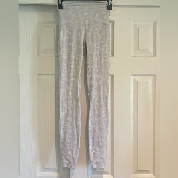 Lululemon spray Leopard Align Leggings - Picture 2 of 4